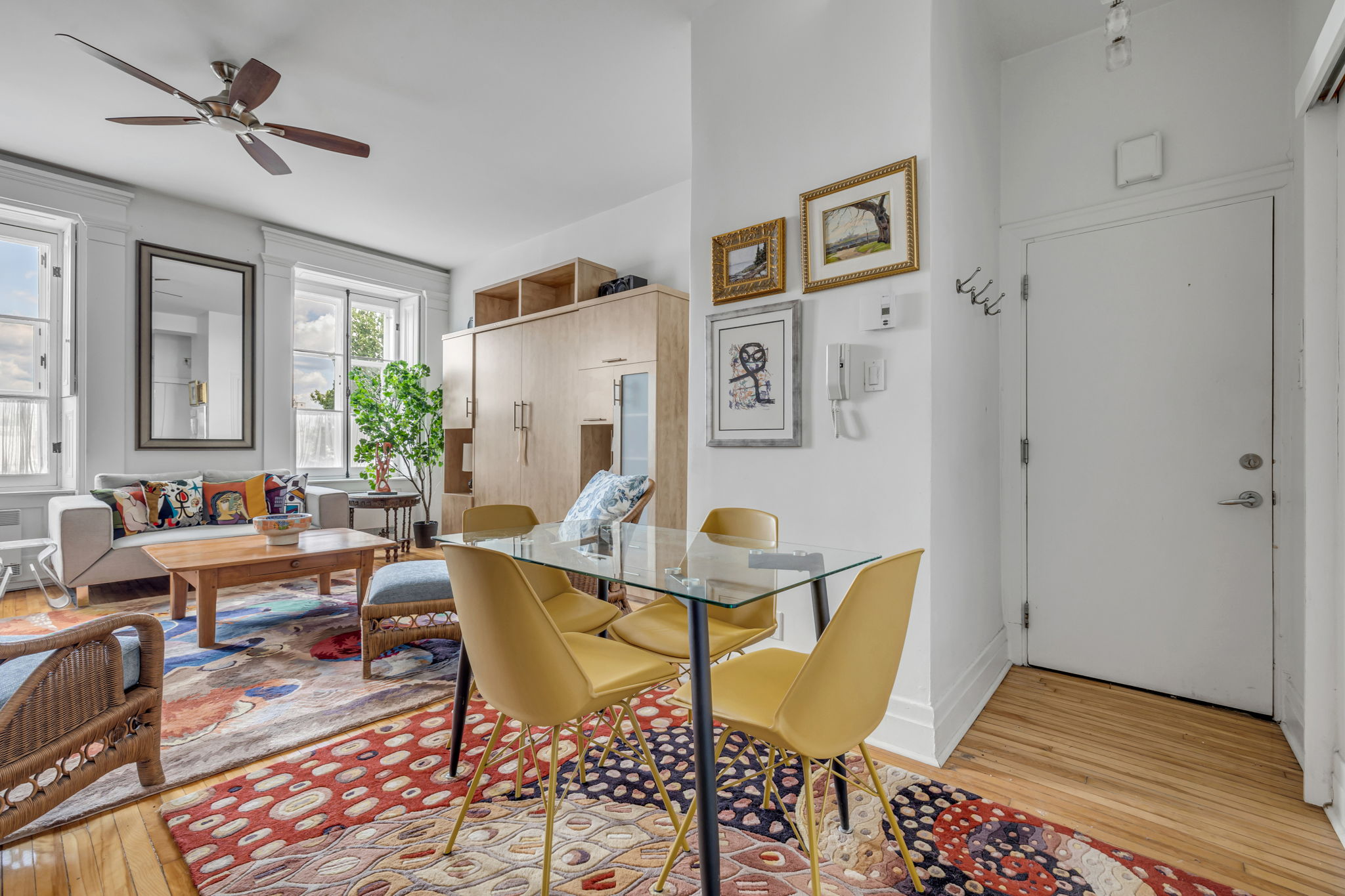 Coin repas et salon du Condo du Vieux-Québec
